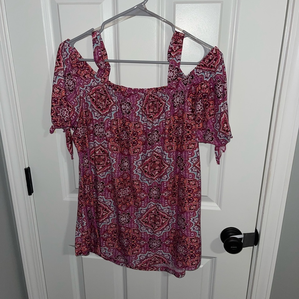 🩷 Flash Sale 🩷 Bobbie Brooks 1x off the shoulder stretch top. Pink floral.